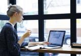 A woman remote working from a cafe using the cloud